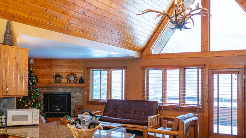 Bridal Veil Falls Suite - View from the Kitchen into the Living Area