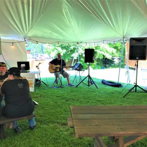 Band playing at Spearfish Canyon Lodge 