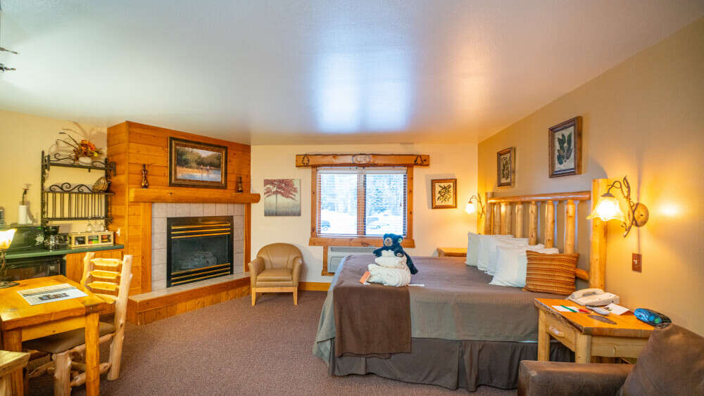 Raspberry Gulch Suite - 1 King, 1 Full Sleeper Sofa