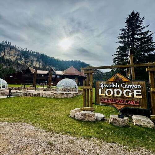 Our igloos provides an intimate, warm retreat with stunning canyon views